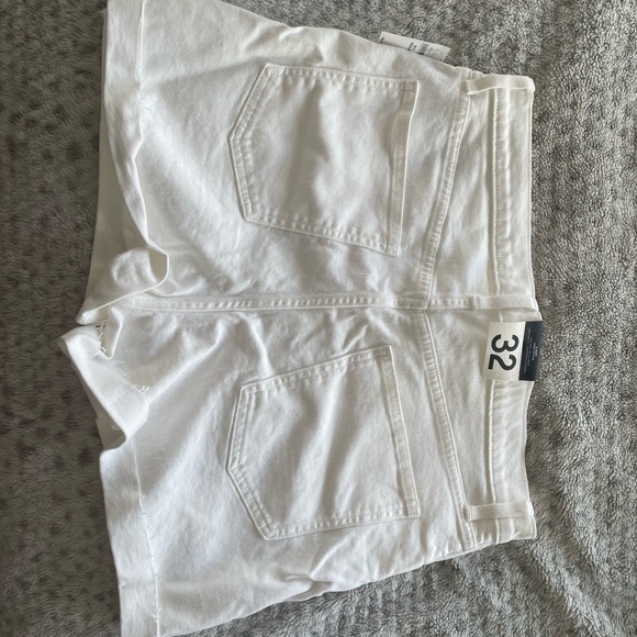 GAP SHORTS! TAGS ON!⭐️ - Picture 4 of 5